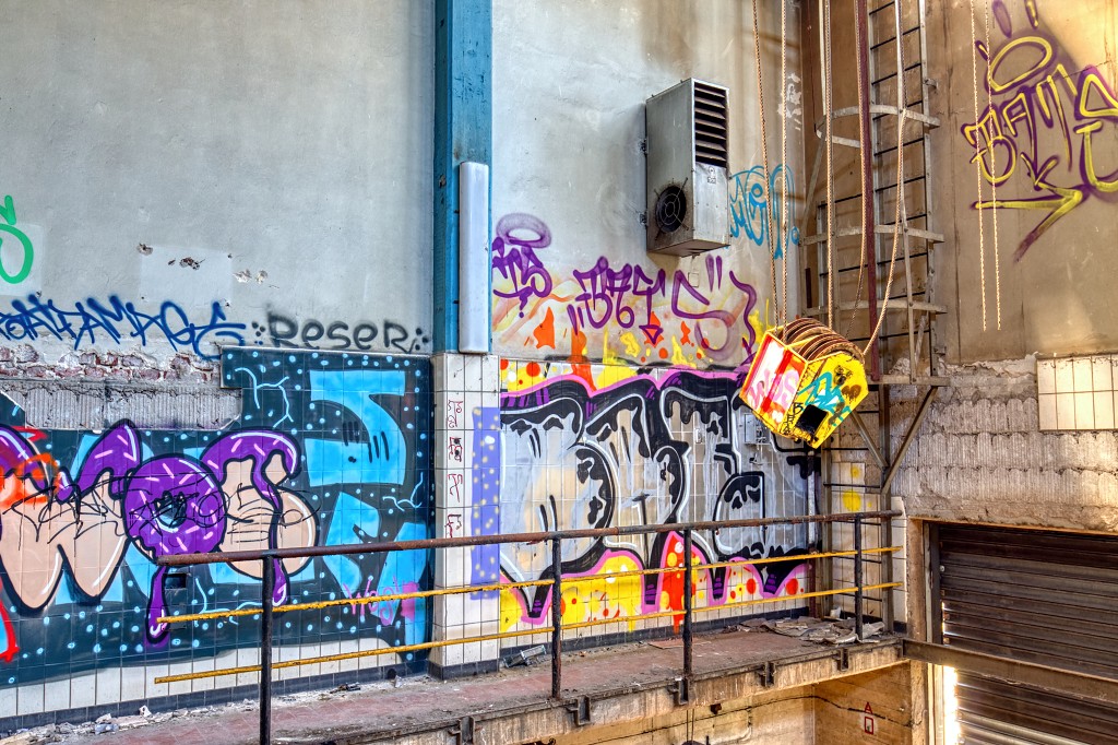 HDR zeche p steenkolenmijn coal mine mine de charbon graffiti streetart factory usine urbex kunst kunstwerk decay verlaten lost place places abandoned explorer